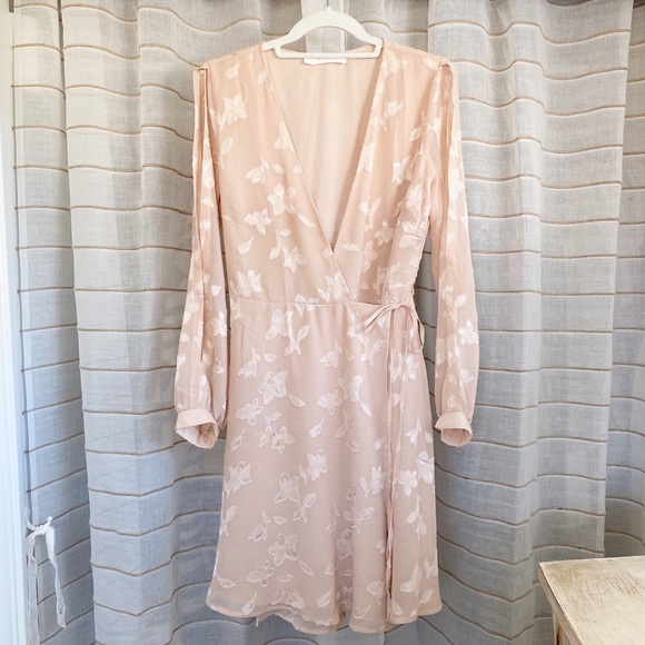 Astr Dresses & Skirts - ASTR Blush Mauve Long Sleeve Wrap Dress